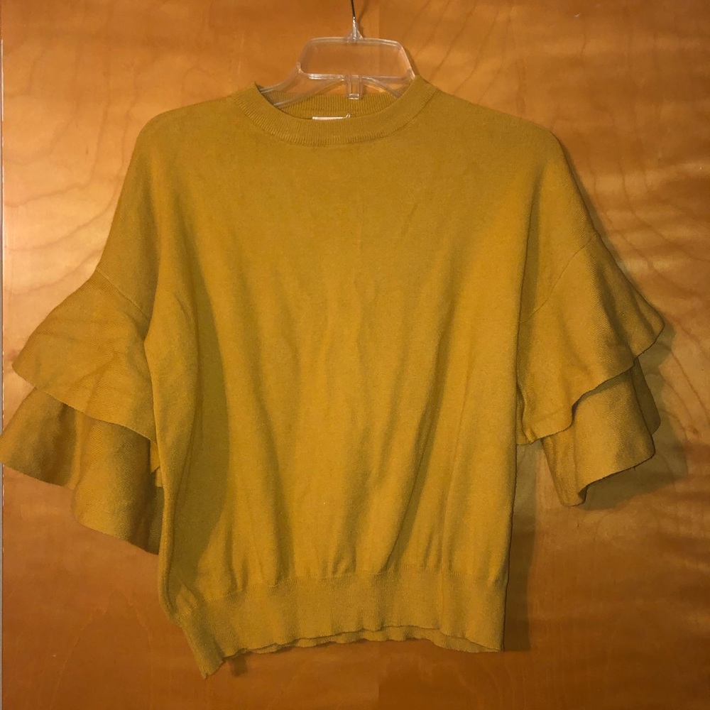 Short sleeve sweater